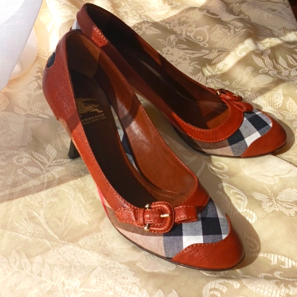 Burberry plaid pumps 39/ 8.5/9